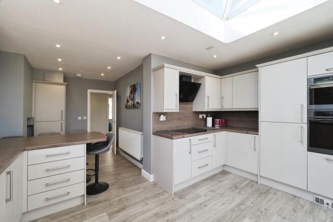 Stylish, open and Airy Family Kitchen