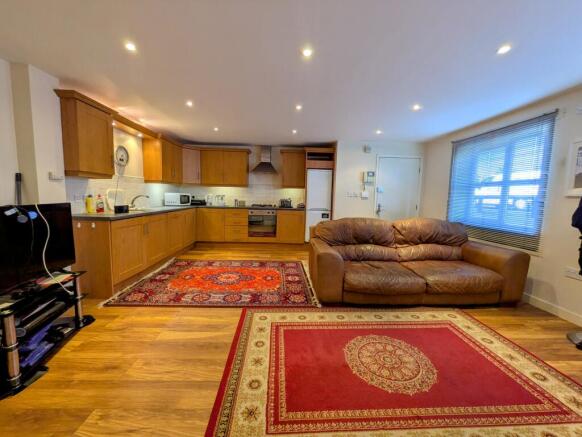Lounge & Kitchen