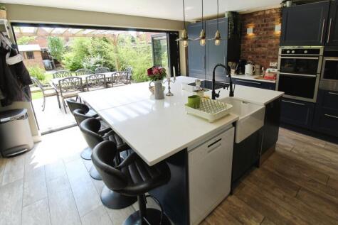 Rose Hip Walk, Witham St Hughs, Lincoln, LN6