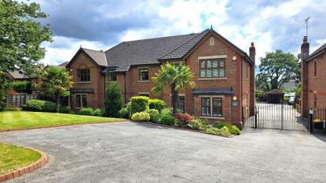 Oakwood Drive, BL1 5WD