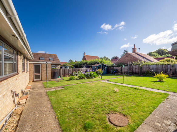 21WaveneyClose-4