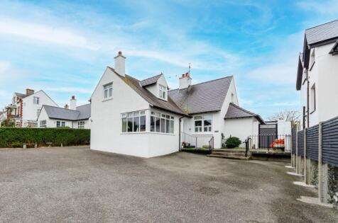 Walthew Avenue, Holyhead, Sir Ynys Mon, LL65