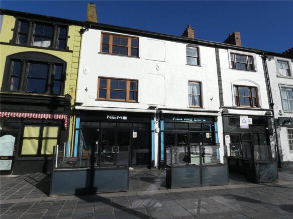 Flat 2 , 8 Castle Sq