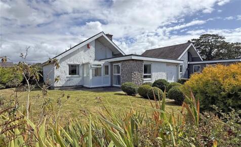 Tyn Llan Estate, Llandwrog, Caernarfon, Gwynedd, LL54