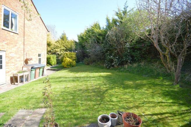 Garden to side