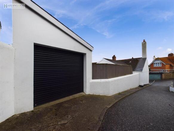 Garage .3.jpg