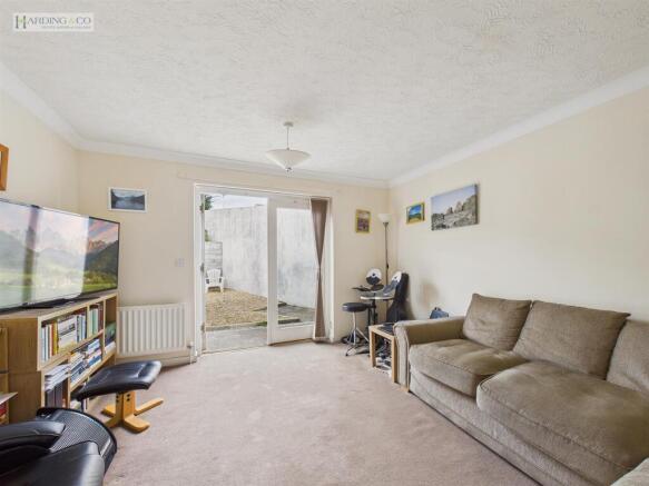Living Room .2.jpg
