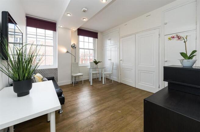 Queen's Court 105A-001.jpg