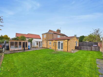 Commercial Road, Alford