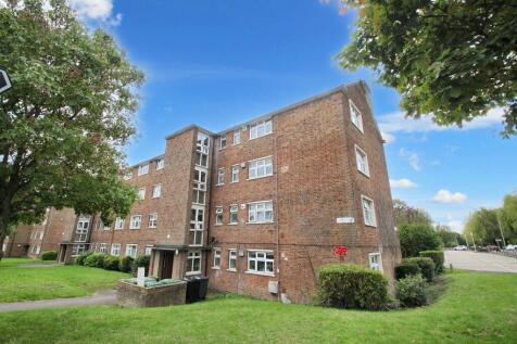 Broomhill Road, Woodford Green, IG8