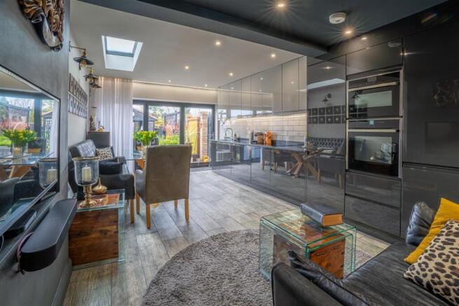 Luxury Fully Fitted Kitchen/Dining Room