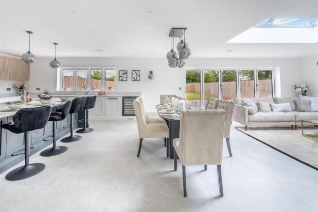 Luxury Kitchen/ Dining/ Entertainment Room