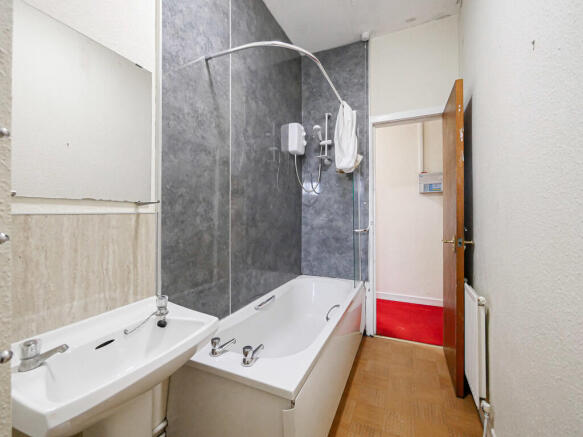 Bathroom 1-1