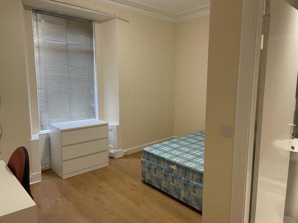 Bedroom 1 (2)
