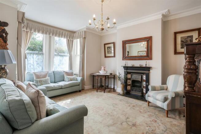 561052892 - 62 Carshalton Park Road, SM5 12.jpg