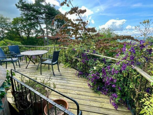 Sunny deck, sun all day off sitting room