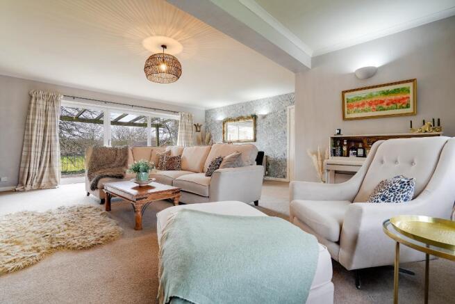 L-shape sitting room with dining area