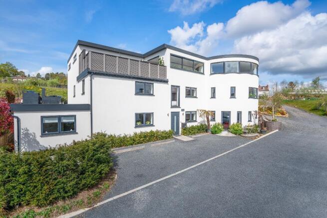 With allocated parking x 2