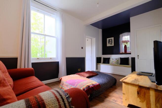 Sitting room (next to the kitchen)