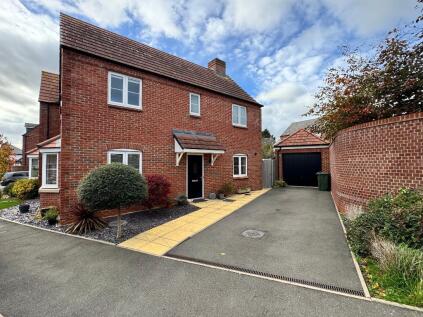 Pineview Drive, Leigh Sinton, Malvern, Worcestershire, WR13 5FB
