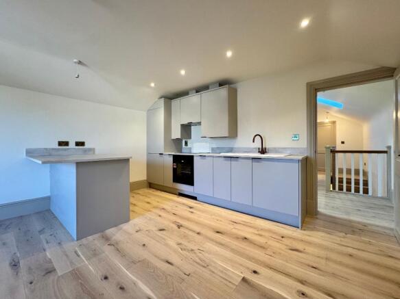 Bespoke kitchen with breakfast peninsula