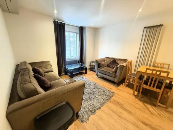 flat 1 v lounge.JPG
