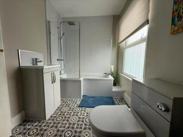 25 Wake Street Bathroom.JPG