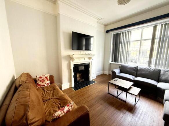 addison lounge 2 .JPG