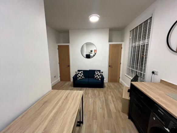 6 peARSON LOUNGE.JPG