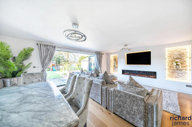 b0168e99a3724f1fbfe4444634b85655