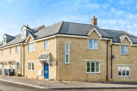 Saffron Crescent, Carterton