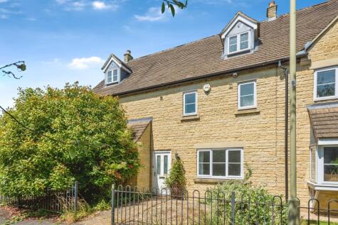 Oaks Meade, Carterton