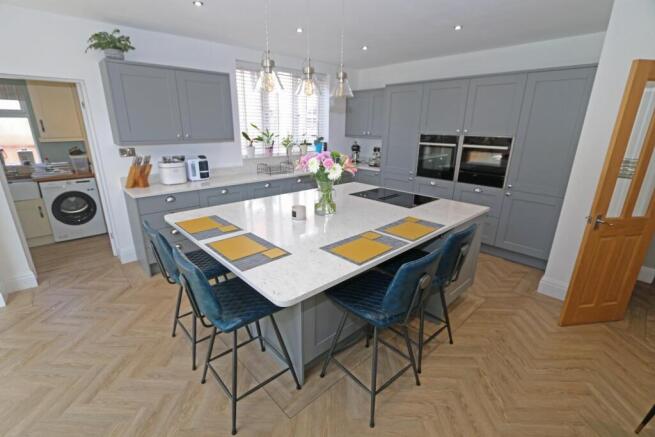 Kitchen / Dining Area