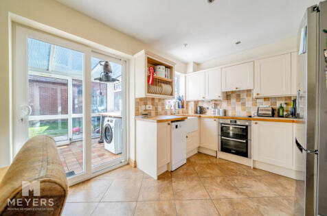 Meredith Close, Halstock, BA22 9