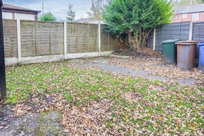 3 bedroom end of terrace house to rent in Bury Old Road, Bury, Greater