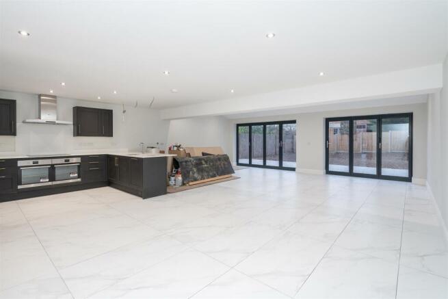 100 Markyate Road (1037 of 47).jpg