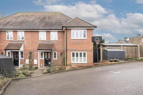 Iris Close, Willoughby Road, Harpenden