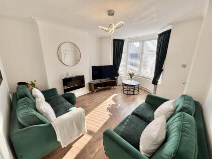 Stamford Avenue, South Shore, FY4