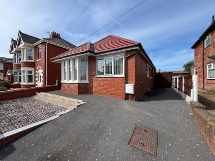 Warbreck Drive, Bispham, FY2
