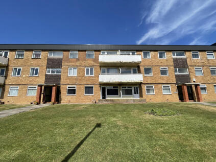 Pembroke Court, Queens Promenade, Bispham, FY2