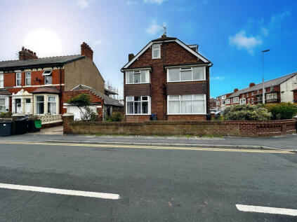 Warbreck Drive, Bispham, FY2