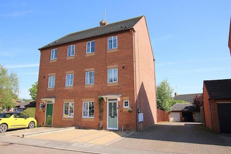 Insignia Close, Wootton