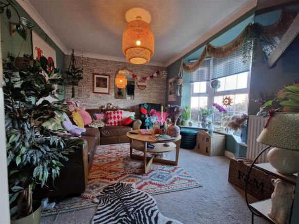 Lounge photo Circus 2.jpg