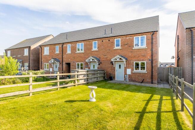 5 Cavell Way (Fleet)-5.jpg