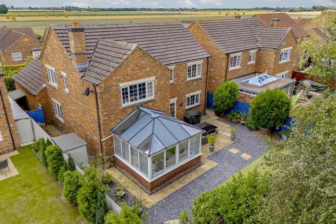 8 Carisbrooke Way (Weston Hills)-2.jpg