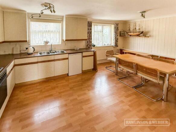 Kitchen diner.jpg