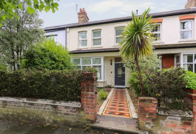 3 bedroom terraced house for sale in Edenbridge Road, London, EN1