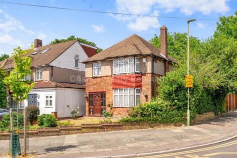 Summit Way, Hampden Square, N14