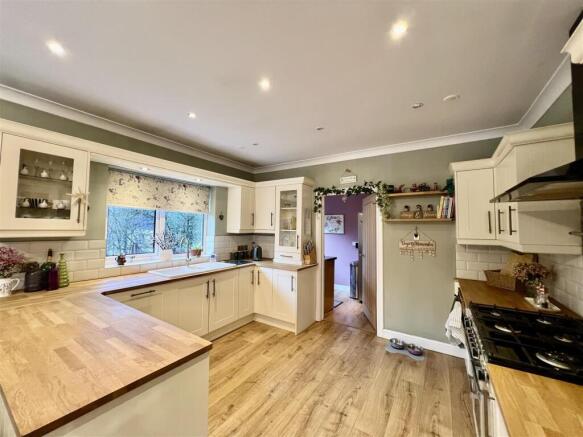 L Shape Kitchen/Living