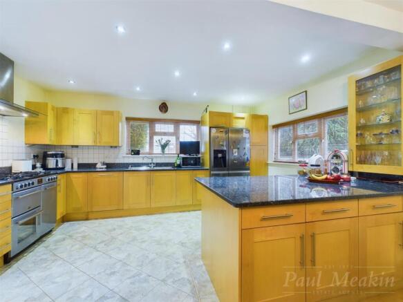 Kitchen/ Dining Room